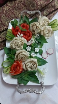 تزیین نان و پنیر سبزی