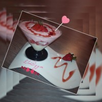 شیک توت فرنگی چند لایه