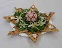 تزیین نون و پنیر وسبزی