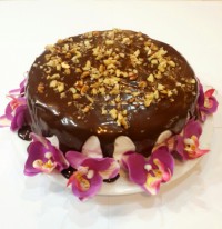 کیک سالگرد ازدواجمون با روکش خامه و گاناش