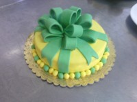 کیک شیفون باتزیین خمیرفوندانت