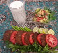 شامی به همراه سالاد تبوله