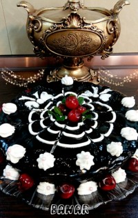 کیک خیس شکلاتی با روکش گاناش طعمش عالی بود