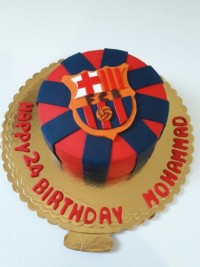 کیک اسفنجی باتزیین فوندانت