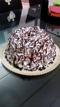 کیک شکلاتی با روکش خامه