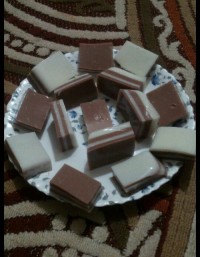 دسر مکعبی من که خیلی خوشمزه است حتما درستش کنین