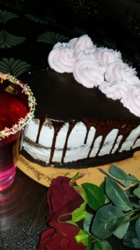 کیک وانیلی شکلاتی