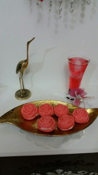 کاپ کیک های گل رز با فیلینگ پنیر ماسکارپونه بدون فر