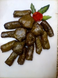 دلمه برگ مو با مرغ