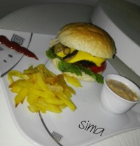 ساندویچ همبرگر و قارچ