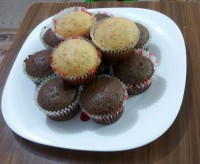 کاپ کیک وانیلی و شکلاتی