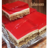 اسلایس سه لایه ژله،شیر عسلی و بیسکوییت