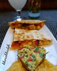 فاحیتا مرغ و گواکامولی