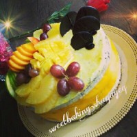 کیک چند میوه با خامه مخصوص