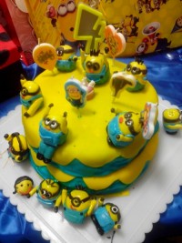 کیک تولد مینیون روکش فوندانت