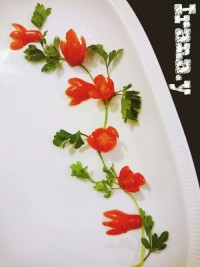 دورچین ساده با جعفری و گوجه مینیاتوری