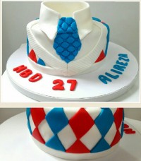 کیک اسفنجی باتزیین فوندانت