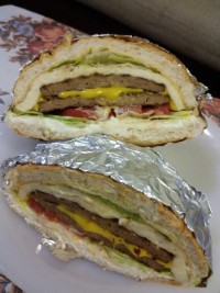 مگا چیز لاور برگر (برگر مخصوص پنیردوستان)