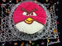 کیک اسفنجی باروکش خامه طرح انگری بردز