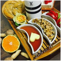 صبحانه با نون داغ خودم پز