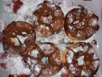 شیرینی دوناتی شکل با رویه نارگیلی