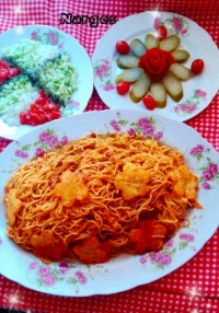 ماکارونی با سالاد شیرازی