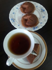 کیک شکلاتی با یه فنجان چای داااااااغ