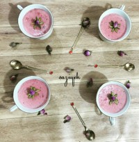 اسموتی توت فرنگی با کلم بروکلی و آووکادو