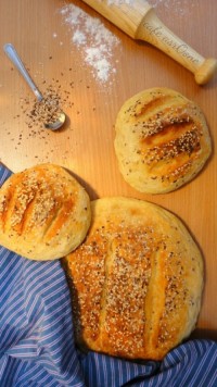 نان همبرگر با پنیر پارمزان