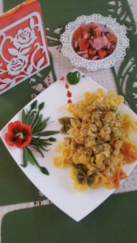 پاستا با سس خامه وقارچ ومرغ