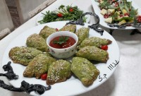 پیراشکی اسفناج با پنیر و گردو