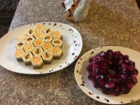 دسرشیرعسلی وژله انگور با تکه های پاناکوتا