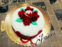 کیک اسفنجی با روکش فوندانت