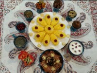 قیمه بادمجون با انواع ترشی هام