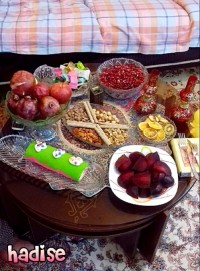 سفره شب یلدای من و آقامون و همین طور حدیثه گلی