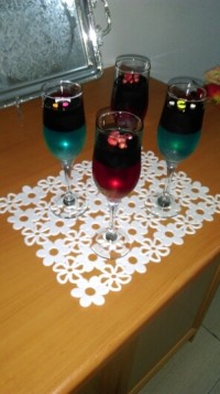 سلام به همه ی دوستان پاپیونی . ژله های من برای شب یلدا . تقدیم به نگاه های گرمتون .