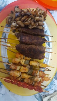 کباب و جوجه کباب چوبی