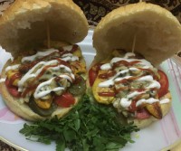 ساندویچ فیله سوخاری و مخلفات