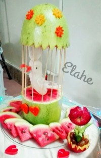 تزیین هندونه یلدا ب شکل طوطی در قفس