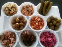 ترشیهای امسالم که ترشی گوجه سبزوترشی شلغم هم درست کردم.سیرترشی هم ۵ساله هست