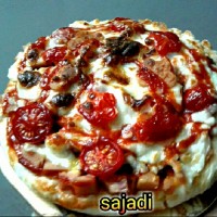 پیتزا گوجه فرنگی با خمیر نان سیر