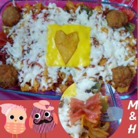 پاستا با پنیرپیتزا،گوشه ظرف هم قارچ سوخاریه!