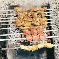 کباب ناب (ازشب قبل تو پیاز..روغن زیتون. .زعفران..سس مایونز..ابلیمو ..نمک و فلفل و زردچوبه..خوابوندم