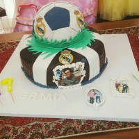 کیک تولد از نمایی دیگر میدونم کارها م دیده نمیشه اما پاپیون نمیتونم ازت دل بکنم بهترینی