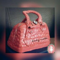 کیک به شکل کیف