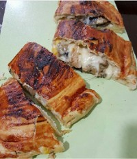 کالزونه کالباس و ذرت (ایتالیا)