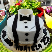 کیک خامه ای با دکور فوندانت