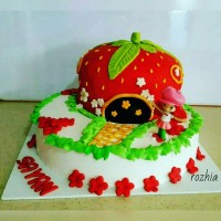 کیک دختر توت فرنگی