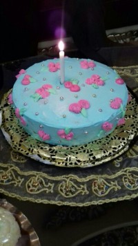 کیک اسفنجی با تزیین خامه