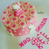 کیک خامه ای کیتی با تزیین فوندانت